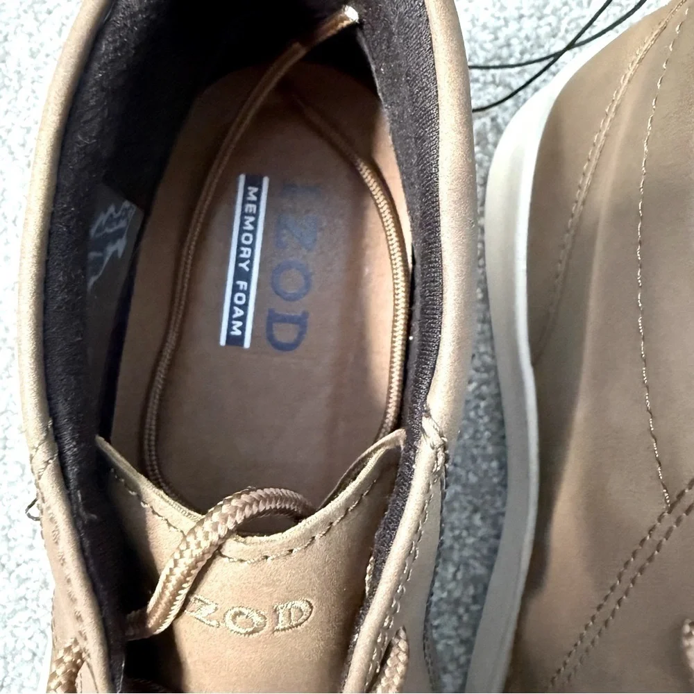NWB IZOD men’s Palmer Chukka shoes brown/ cream size 9